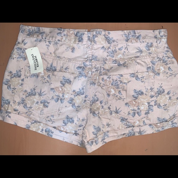 Forever 21 women’s shorts - Picture 2 of 3
